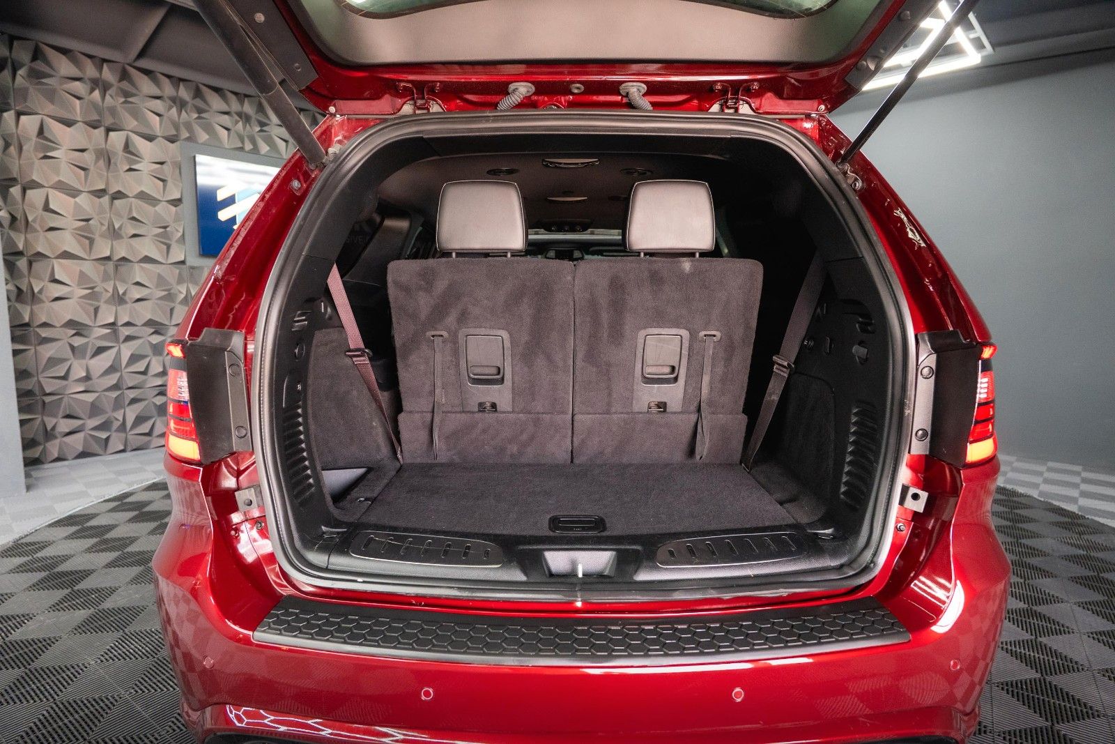 Fahrzeugabbildung Dodge Durango 5.7 V8 SRT 4x4 Night-Paket WIDEBODY 19%