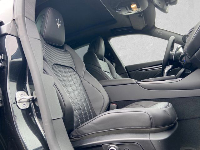 Fahrzeugabbildung Maserati Levante GT Hybrid AWD MJ23 ACC LED