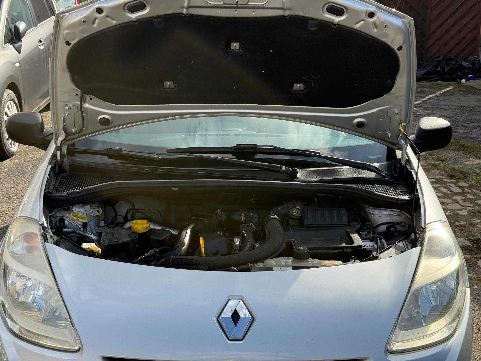 Renault Clio 2010 — photo 22