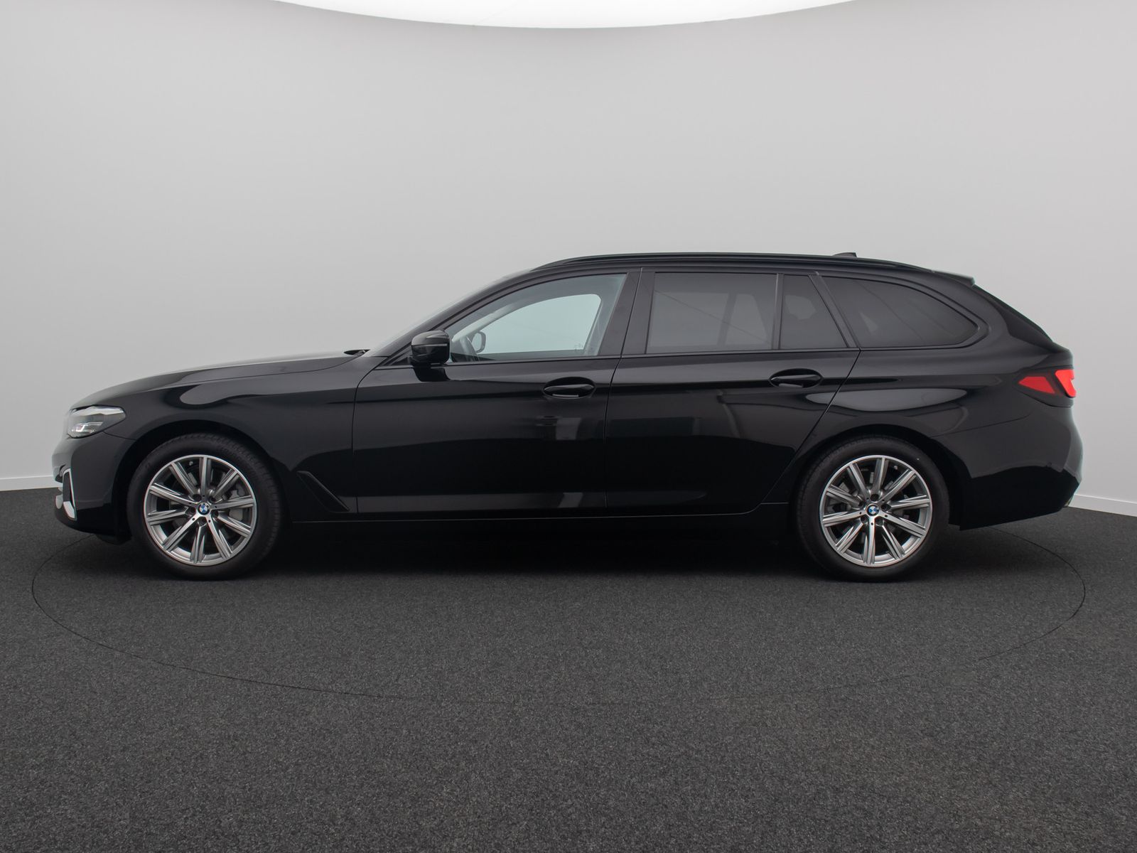 Fahrzeugabbildung BMW 530i xD Luxury Line DAB Kamera HiFi Sportstz 18"