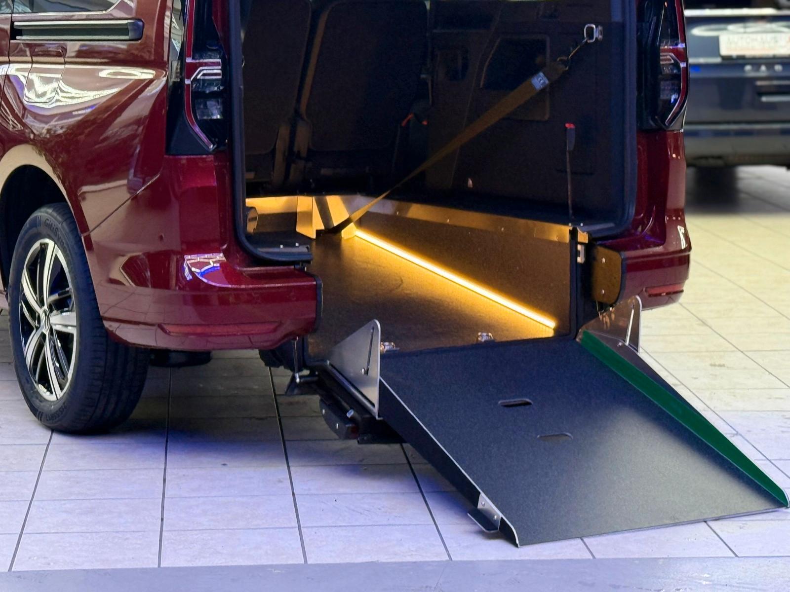 Volkswagen Caddy Style Maxi-DSG-Behindertengerecht-Rampe