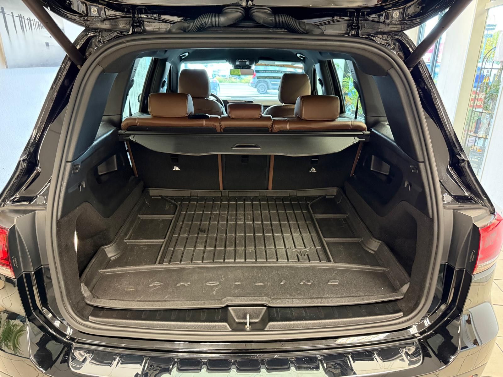Fahrzeugabbildung Mercedes-Benz GLB 200 / SCHEKCHEFT / LED / NAVI / KAMERA