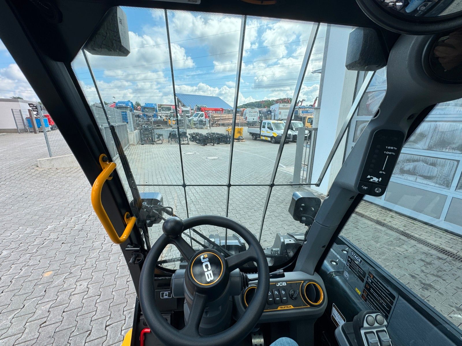 Fahrzeugabbildung JCB TLT 35-26D 4WD Teletruck / nur : 143h!! / SS