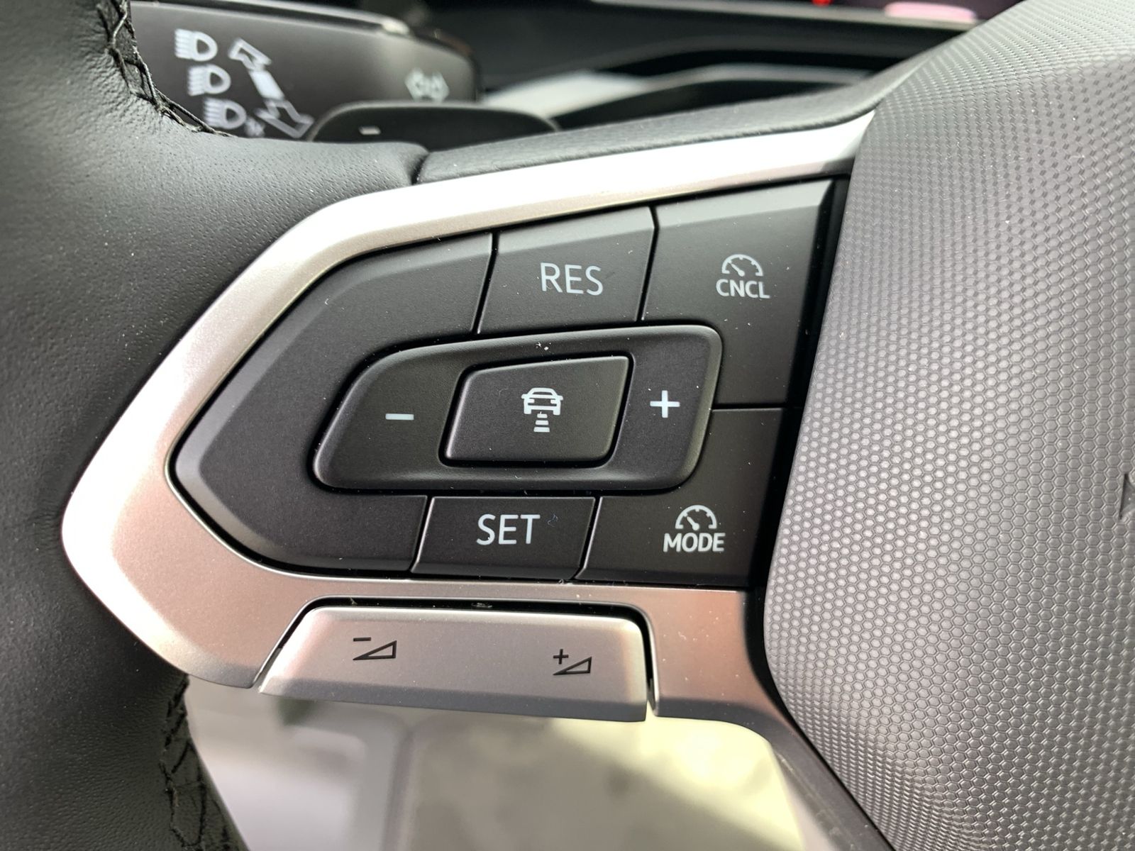 T7 Multivan 2.0 TDI Style LÜ, AHK, Navi, Sthzg,