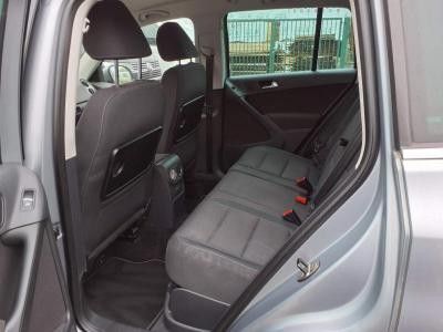 Fahrzeugabbildung Volkswagen Tiguan Team AHK Ambiente-Paket GRA SHZ PDC