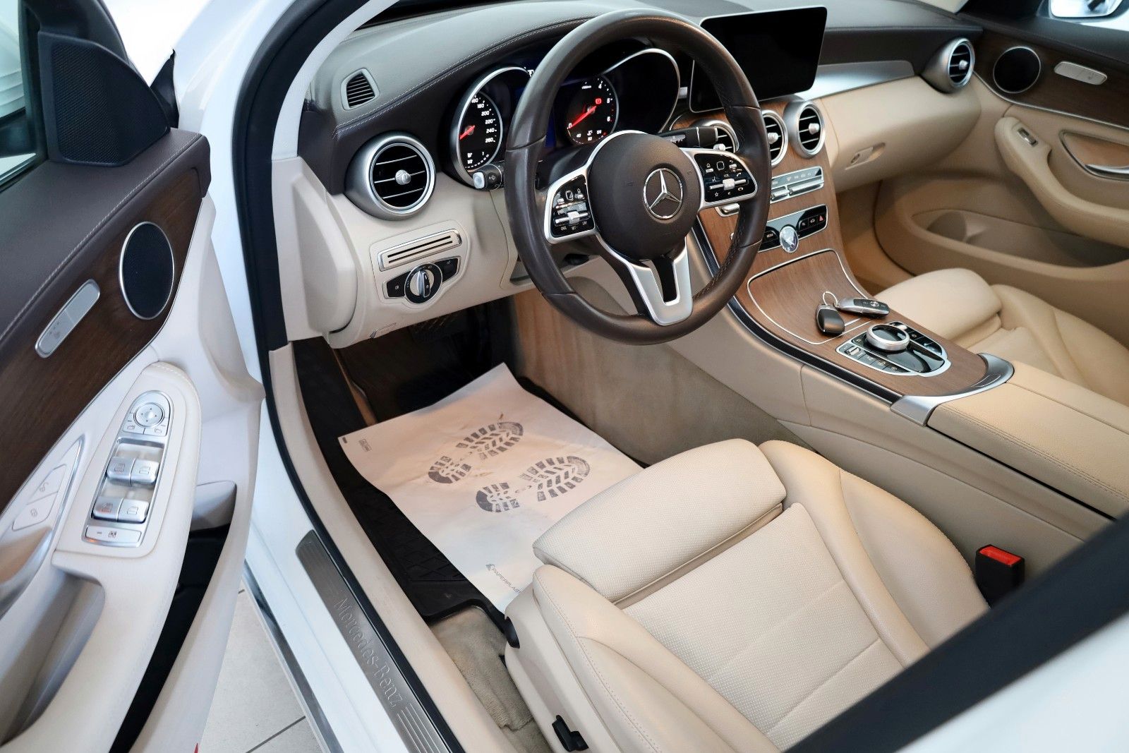 Fahrzeugabbildung Mercedes-Benz C 220d T T.Leder,Navi,LED, Panorama, CarPlay,+WR