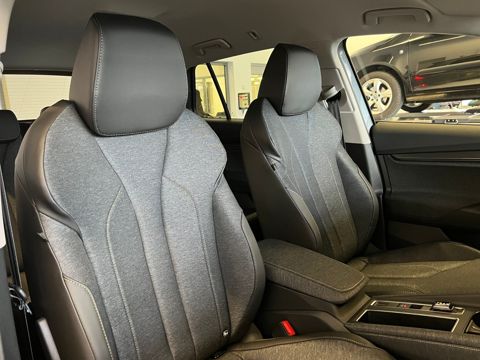 Fahrzeugabbildung SKODA Elroq 85 *AHK,Wärmepumpe,KESSY*