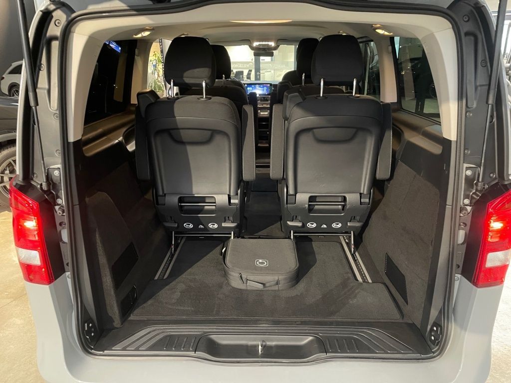 Fahrzeugabbildung Mercedes-Benz EQV 300 lang Nav Distronic Sitzhzg PTS RFK Vorkl