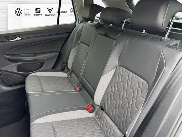 Fahrzeugabbildung Volkswagen Golf VIII Variant Move 1,5 l eTSI OPF DSG KLIMA