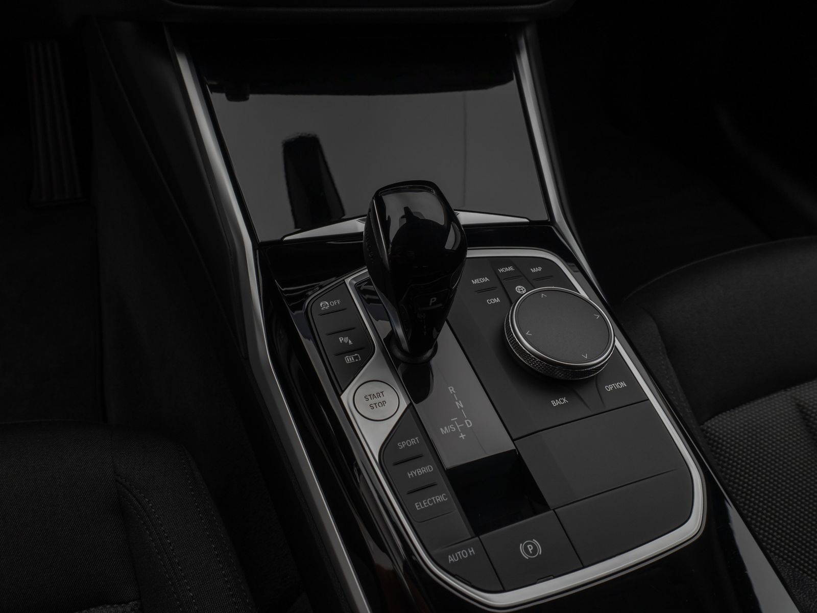 Fahrzeugabbildung BMW 330e DAB CockPitPr Lenkrhz PDC Stop&Go Alarm AHK