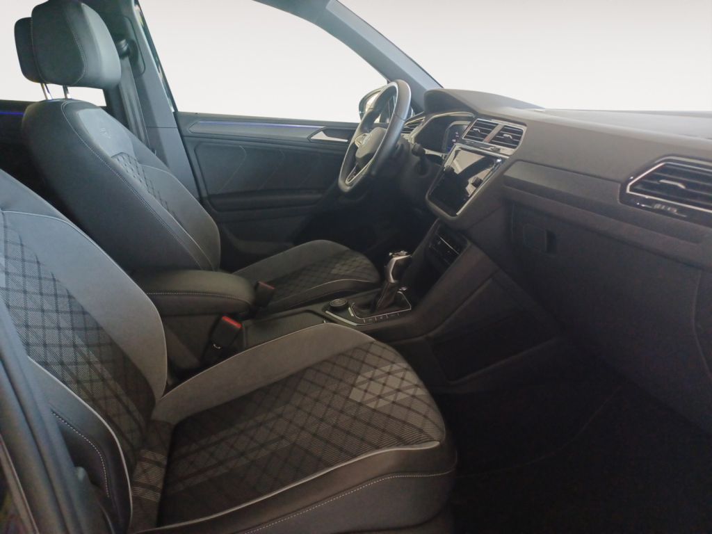 Fahrzeugabbildung Volkswagen Tiguan 2.0 TDI 4MOTION DSG R-Line Navi, DCC uvm