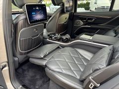 Fahrzeugabbildung Mercedes-Benz EQS SUV Maybach 680 4M NIGHT TWOTONE FIRST CLASS