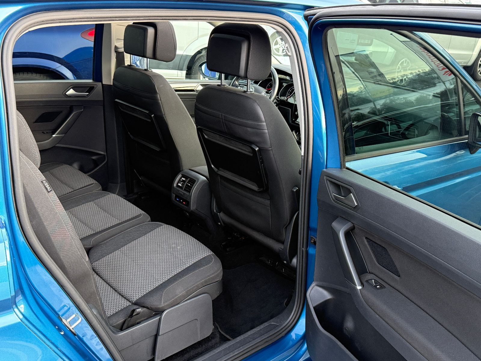 Fahrzeugabbildung Volkswagen Touran Comfortline ALLSTAR TSI ACC AHK Pano SHZ