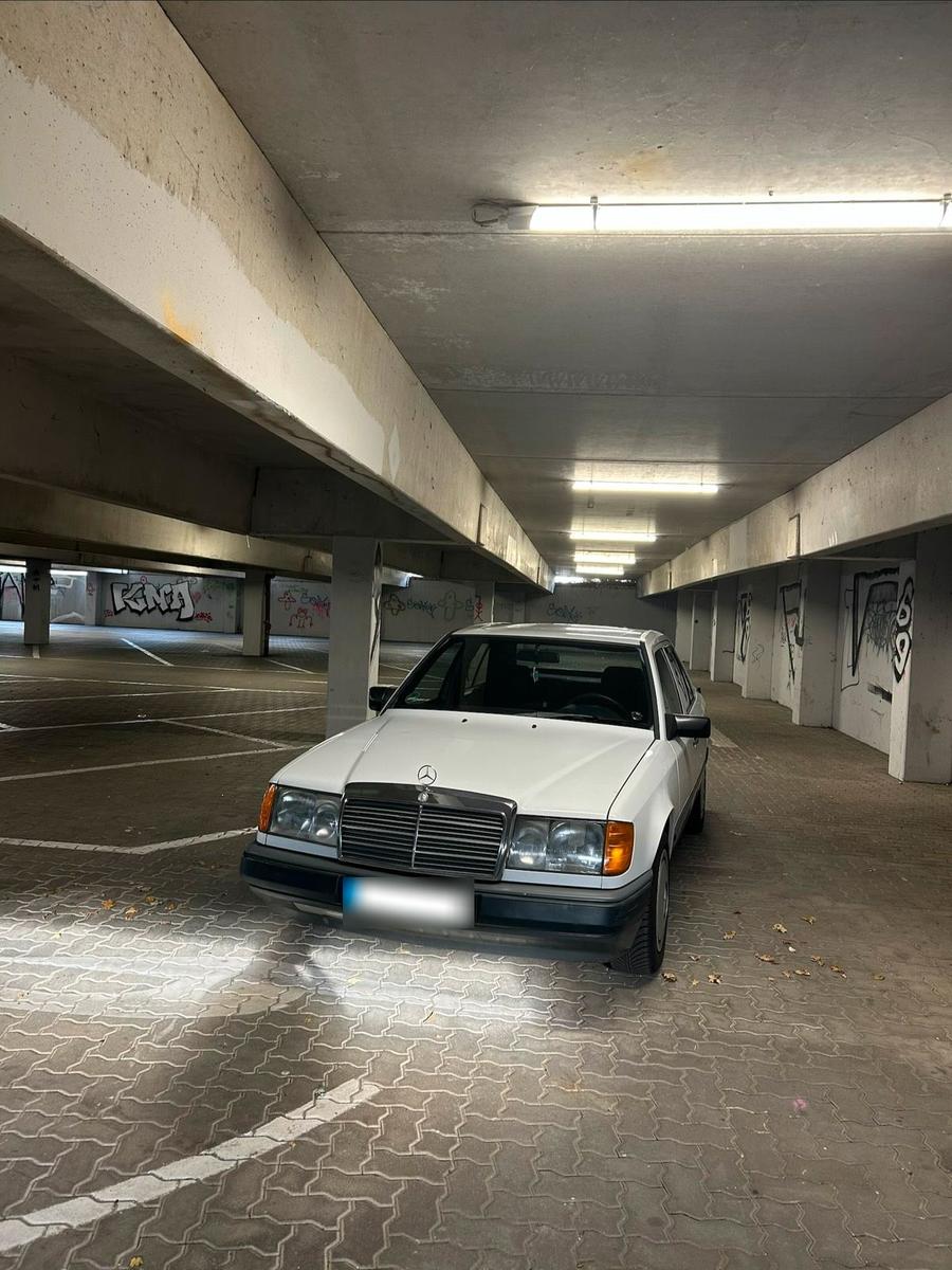 Mercedes-Benz 230