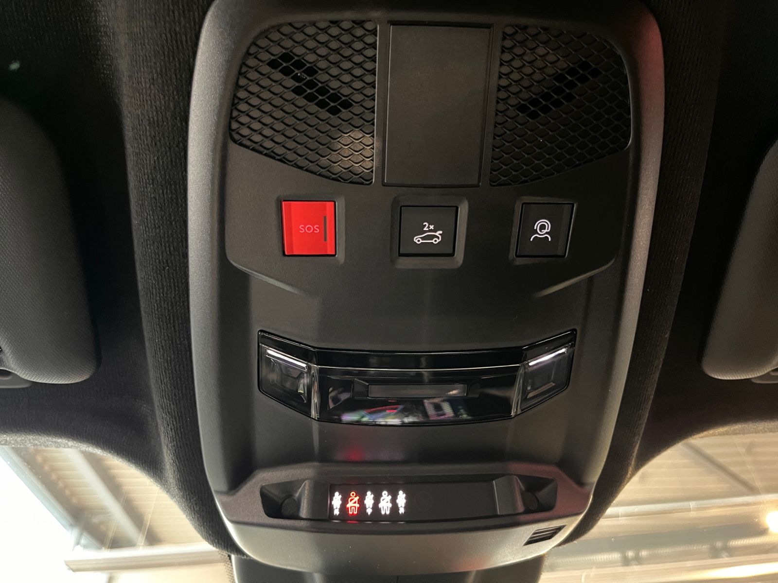 Fahrzeugabbildung Alfa Romeo Junior Ibrida Speciale - Technologie Paket