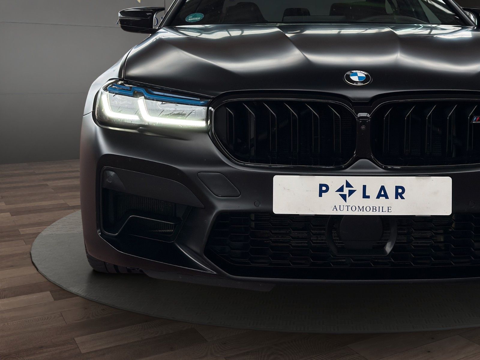 Fahrzeugabbildung BMW M5 Comp.*MotorNeu(12tkm)*M-Driver*Fond-TV*Voll