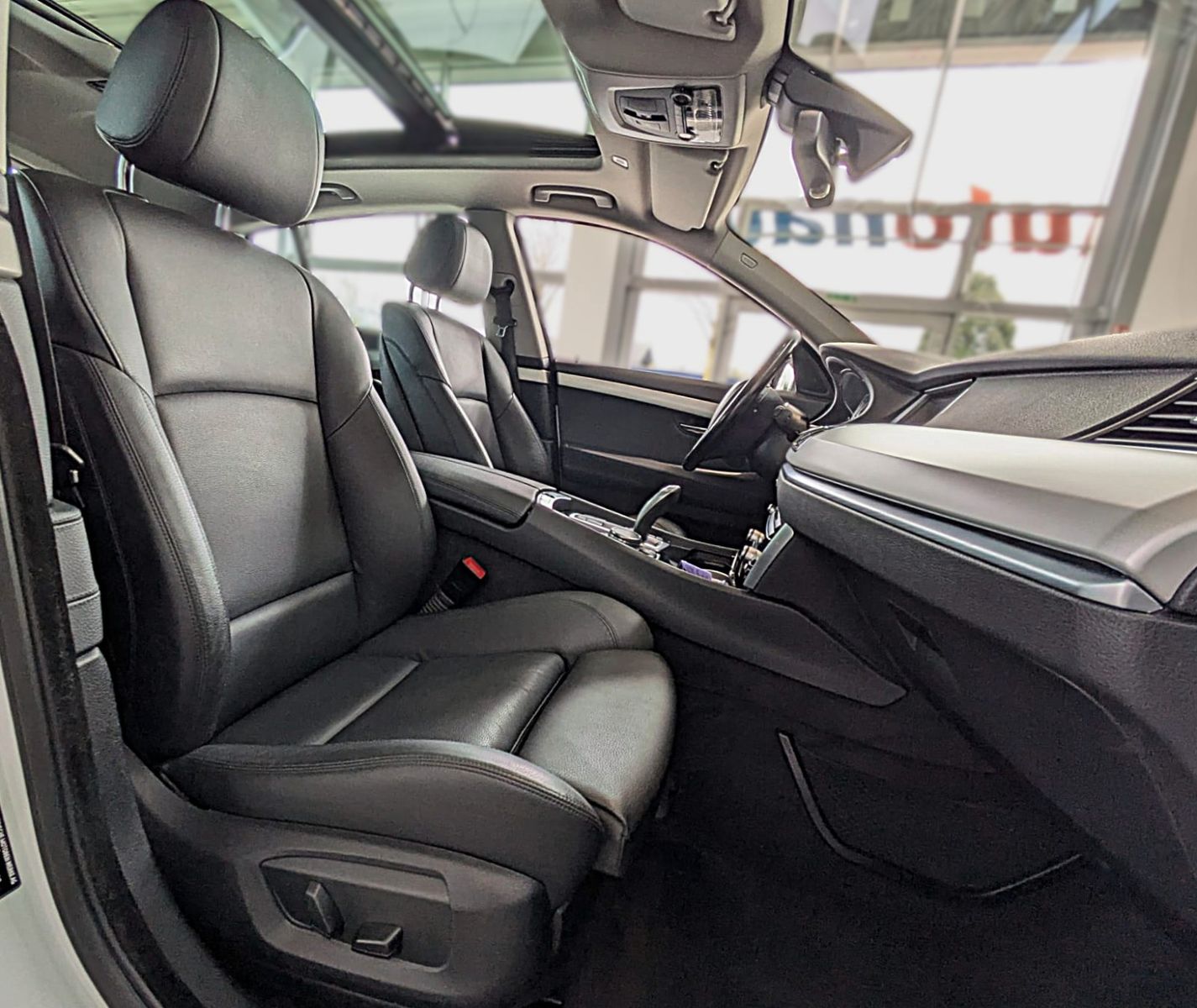 Fahrzeugabbildung BMW 530d GT xDRIVE LEDER PANO NAVI HiFi HUD STANDH.