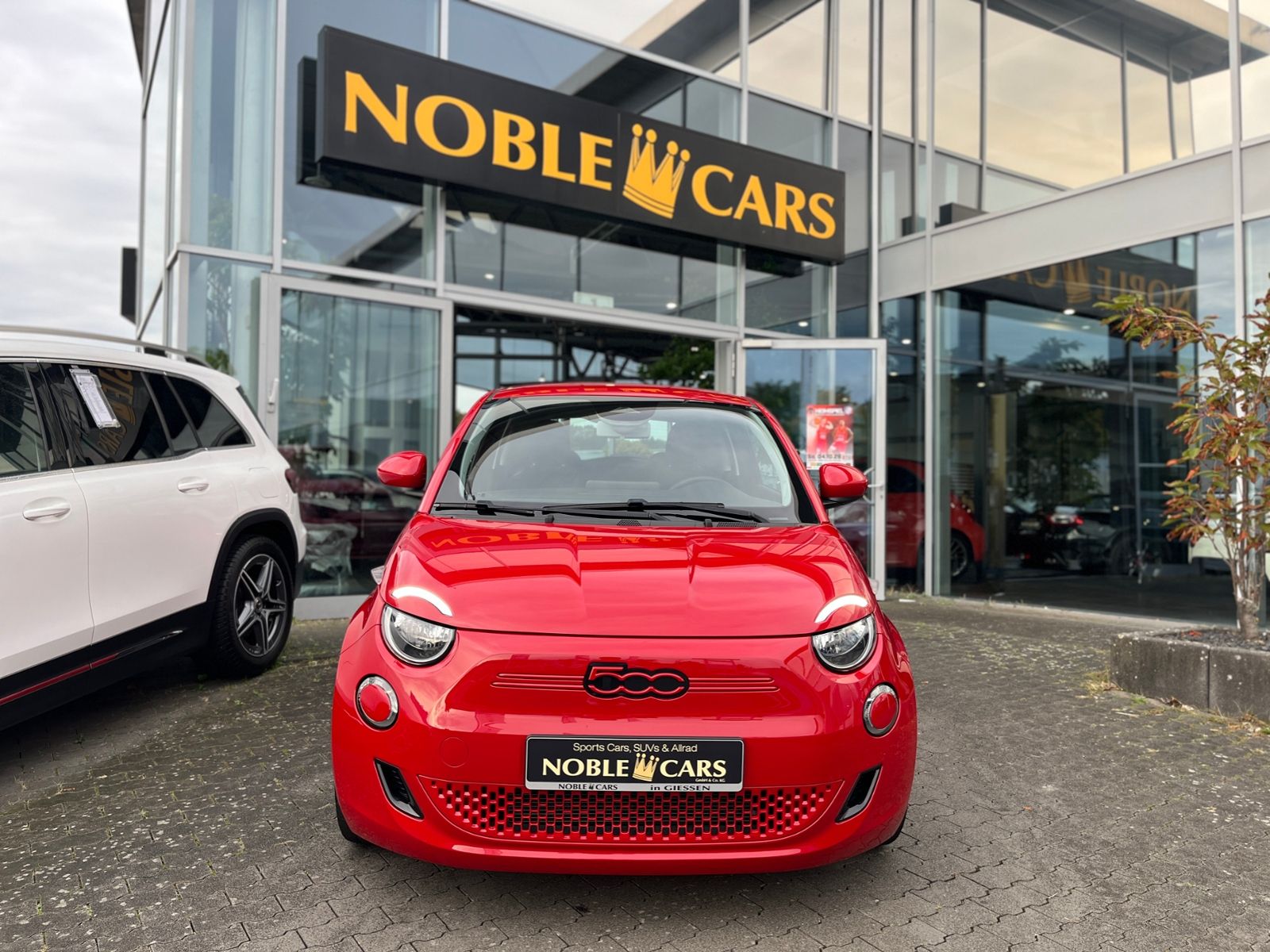 Fahrzeugabbildung Fiat 500e  42 kWh Akku Red NAVI KLIMA