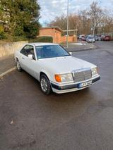 Mercedes-Benz 230 - Mercedes-Benz 230 in Stuttgart