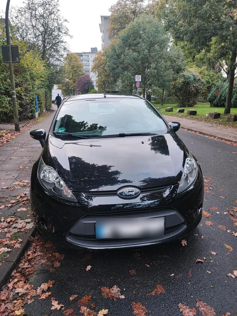 Ford Fiesta 2012 — rear view