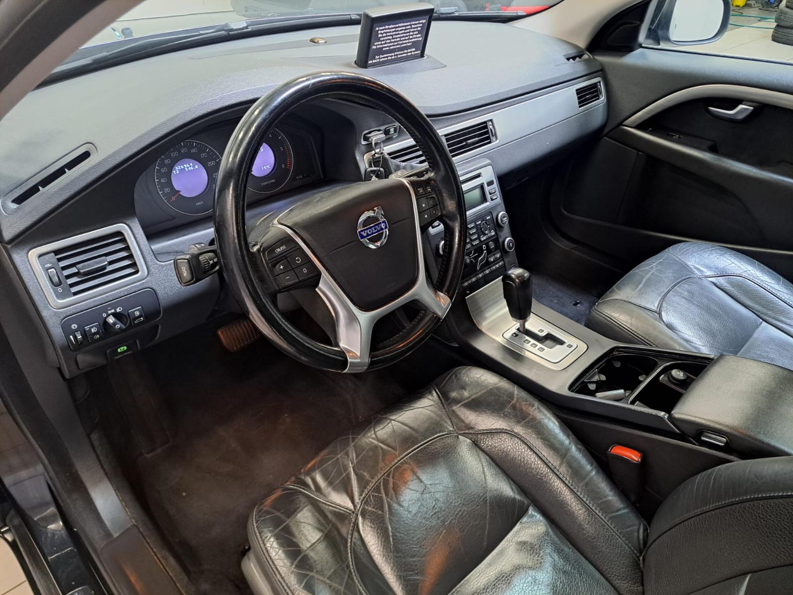 Volvo V70 2010 — photo 9