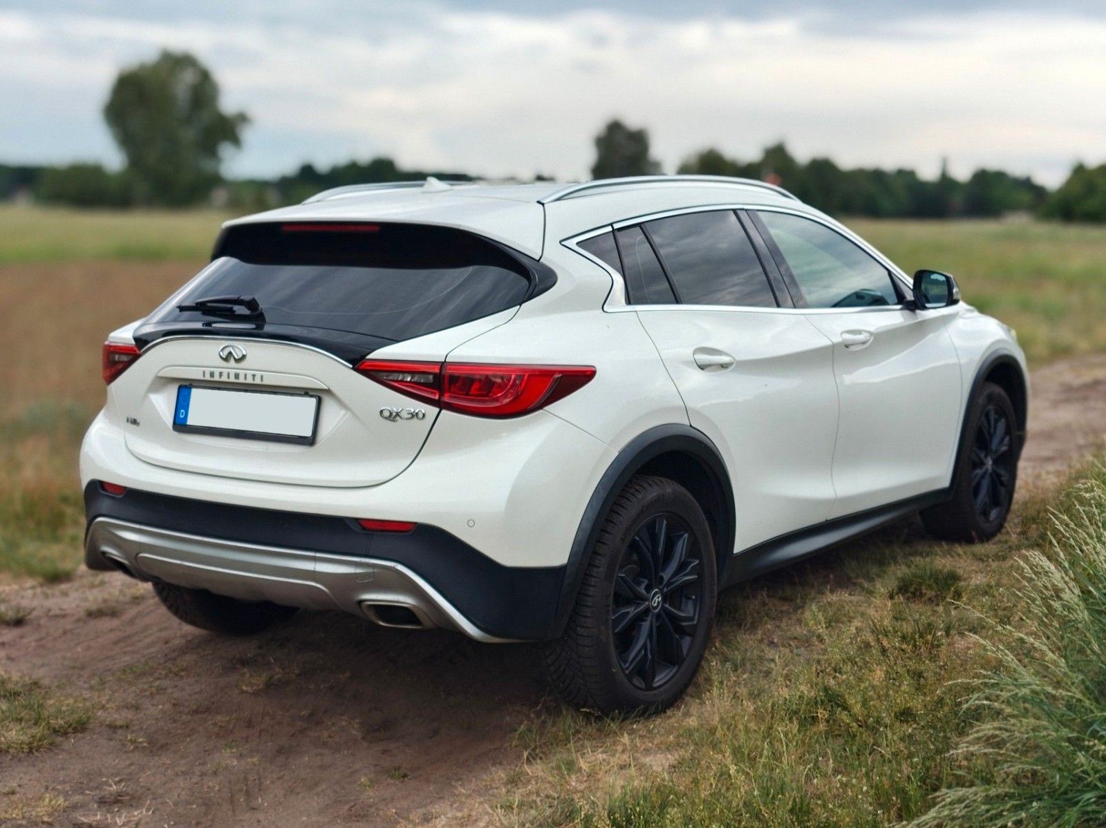 INFINITI QX30
