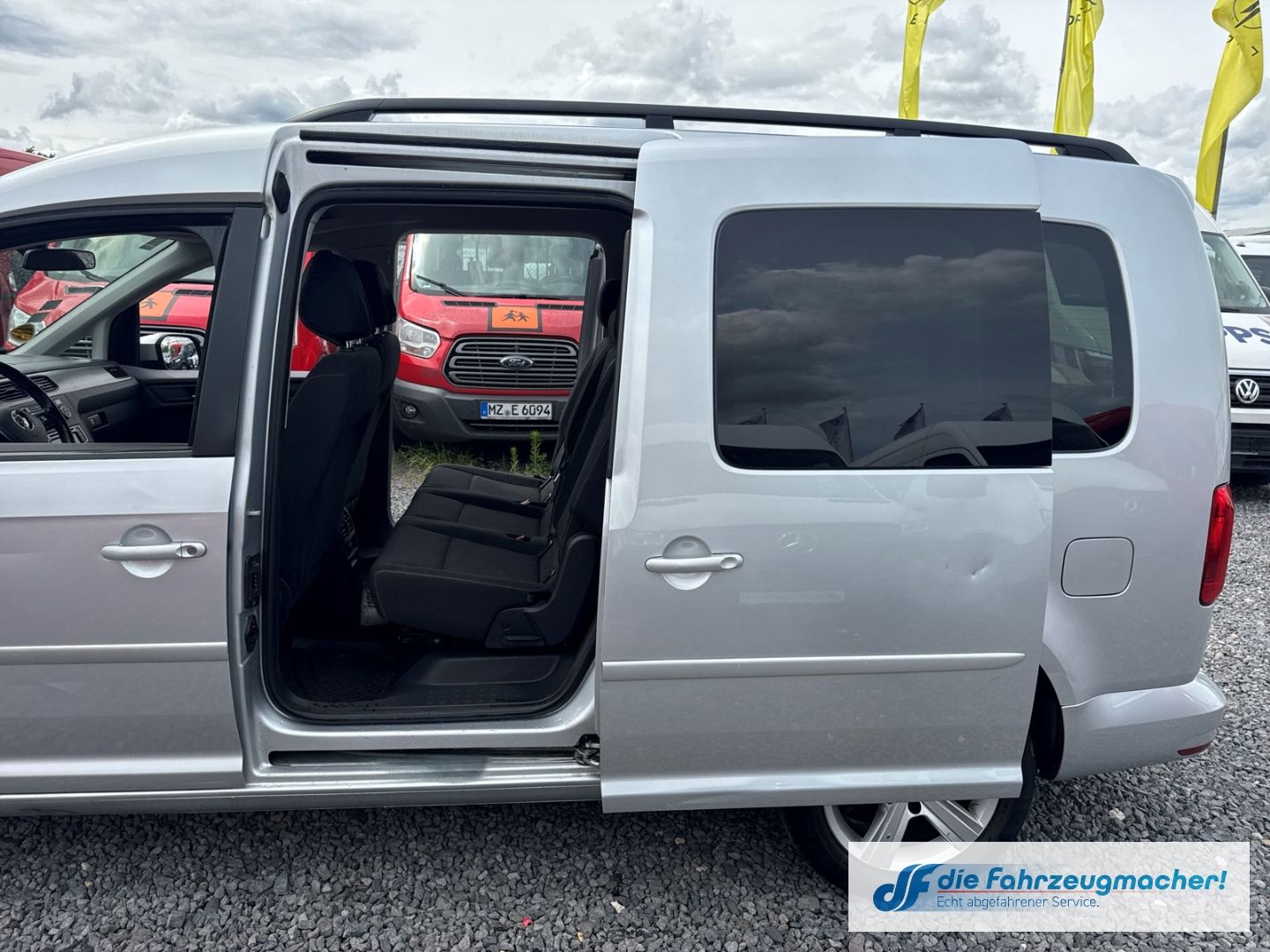 Fahrzeugabbildung Volkswagen Caddy Maxi Trendline BMT Mehrzonenklima *EXPORT
