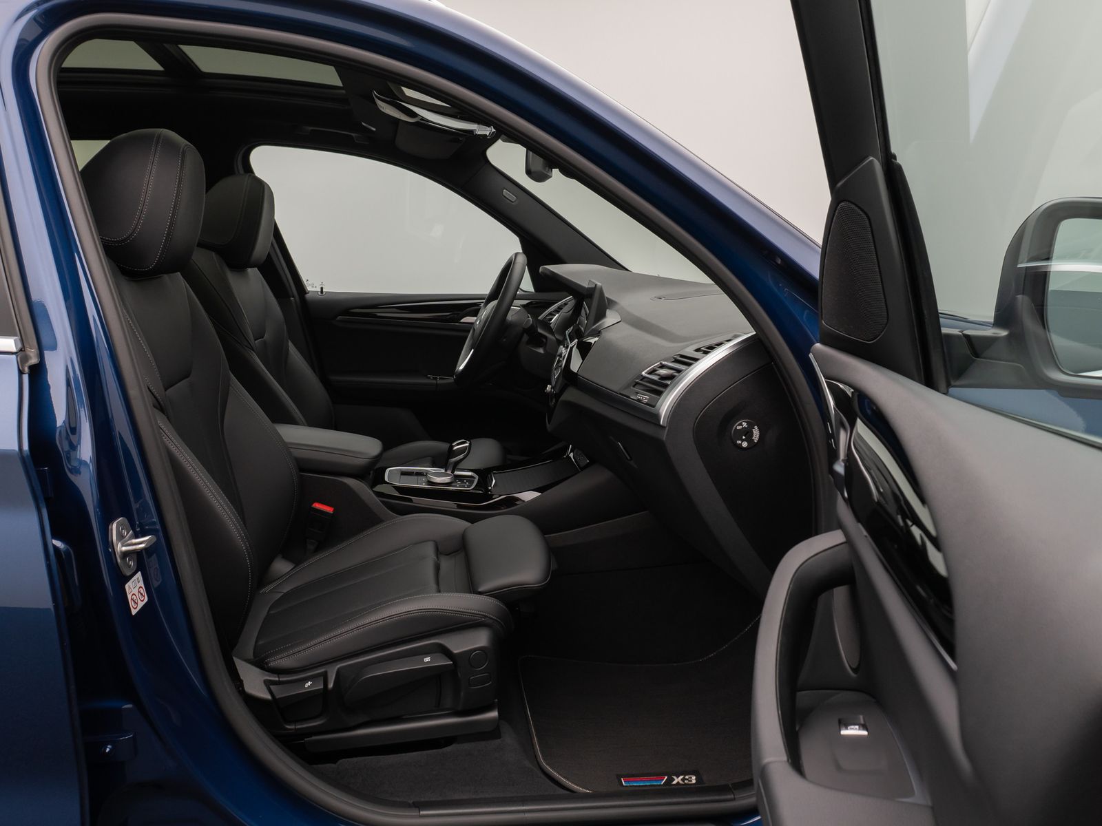 Fahrzeugabbildung BMW X3 xD30i Panorama Kamera DAB HiFi Sport 19Zoll