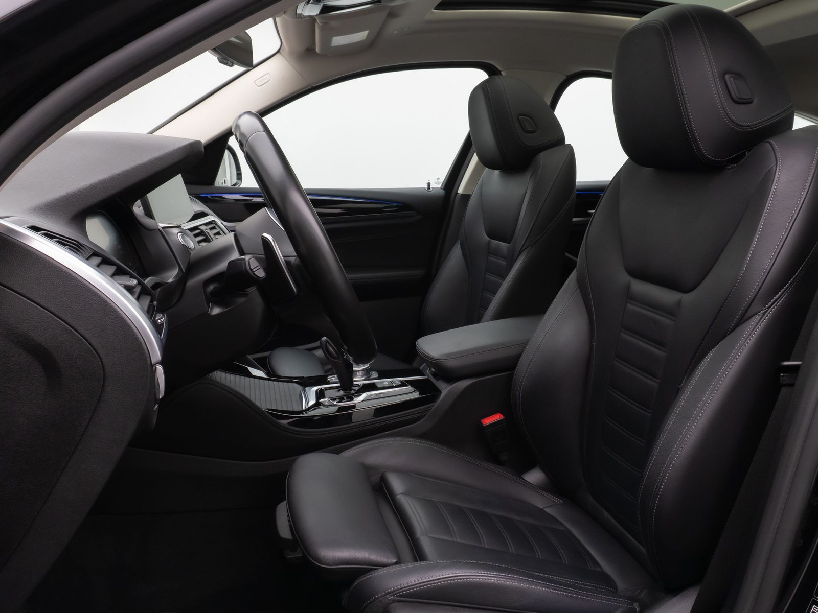 Fahrzeugabbildung BMW X4 xD30i xLine Panorama Kamera HUD DAB HiFi AHK