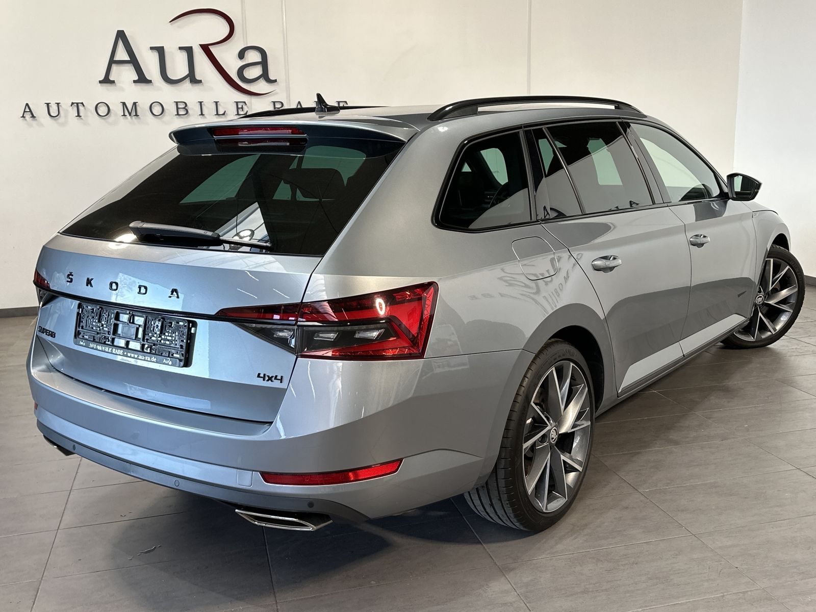 Fahrzeugabbildung SKODA Superb Combi 2.0 TSI Sportline 4x4 NAV+LED+AHK