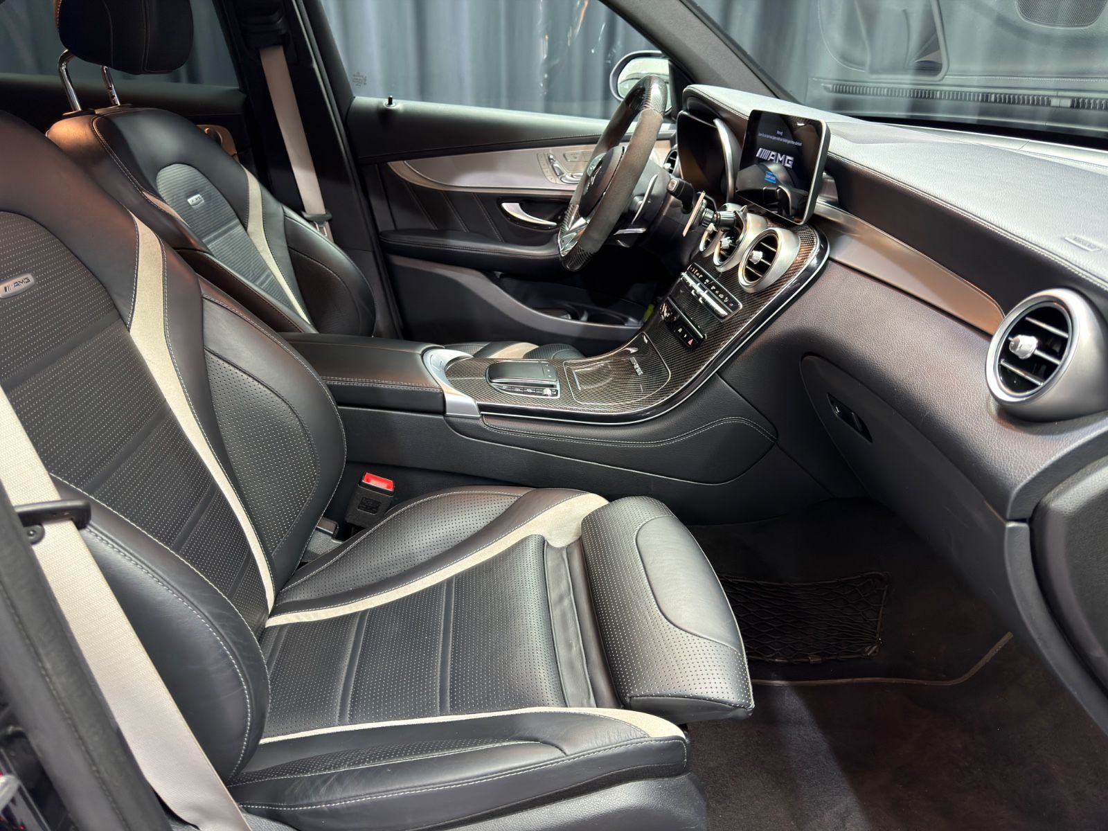 Fahrzeugabbildung Mercedes-Benz GLC 63 S AMG|BURMESTER|PANO|FACELIFT|CARBON|