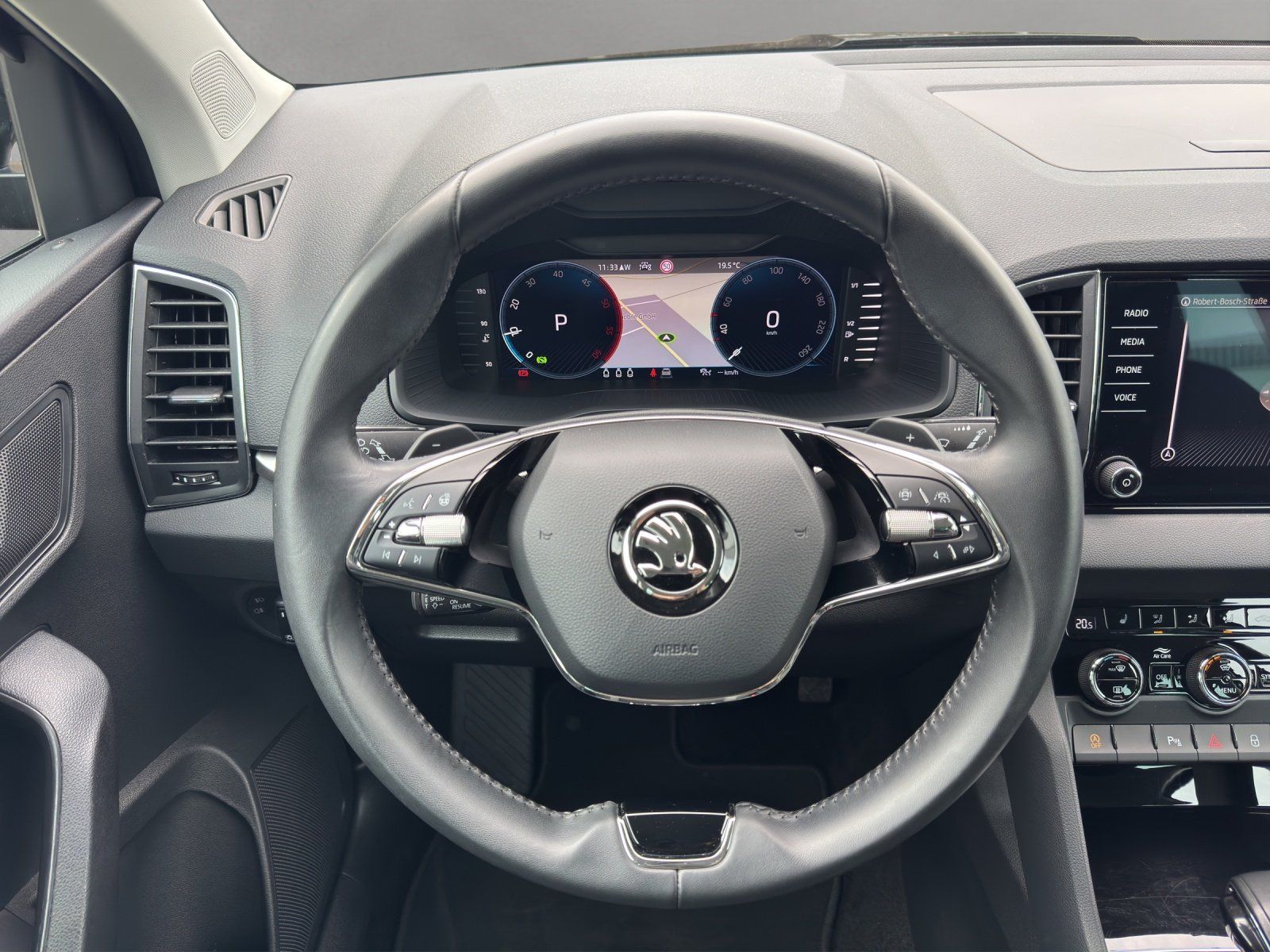 Fahrzeugabbildung SKODA Karoq Tour 2,0 TDI 4x4 DSG/LED/ACC/CAM/NAVI/AHK/