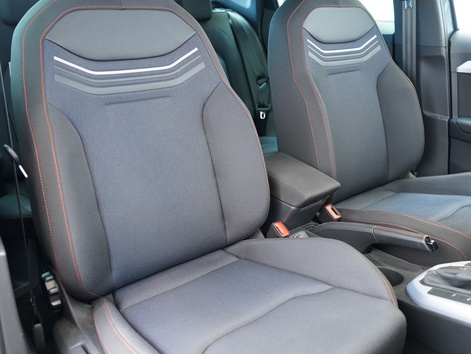 Fahrzeugabbildung SEAT Arona 1.0 TSI FR LED/ACC/KAMERA/VIRTUAL/18"