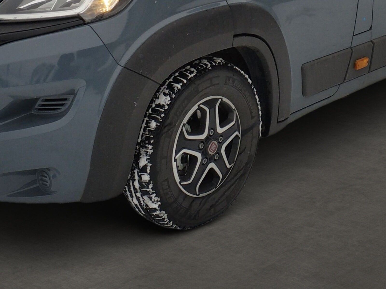 Fahrzeugabbildung Eura Mobil Van V 635 HB Captain-Chair-Sitze, Skyroof, RFK