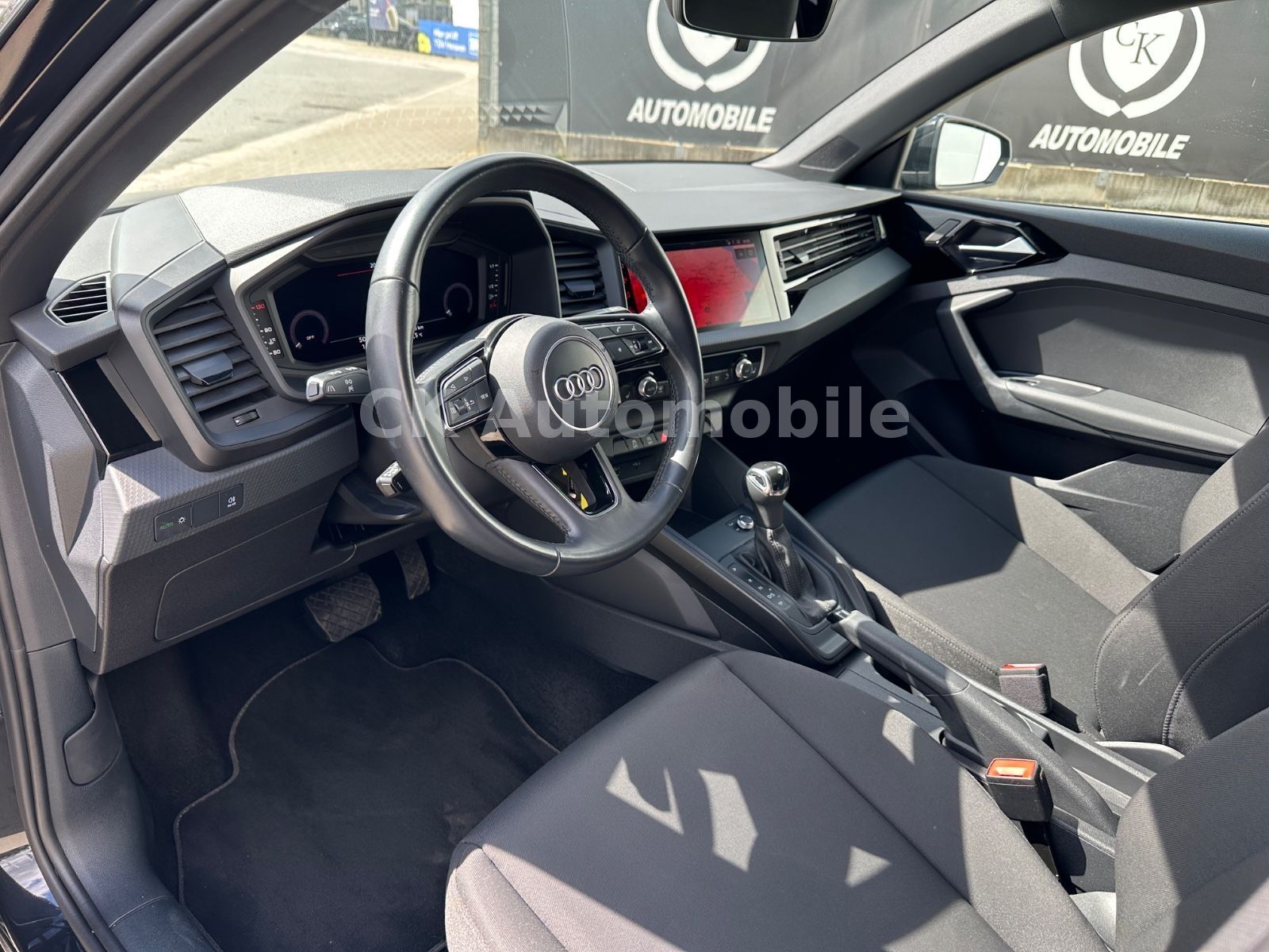 Fahrzeugabbildung Audi A1 Sportback 30 TFSI DSG S-Line/MMI Plus/PDC