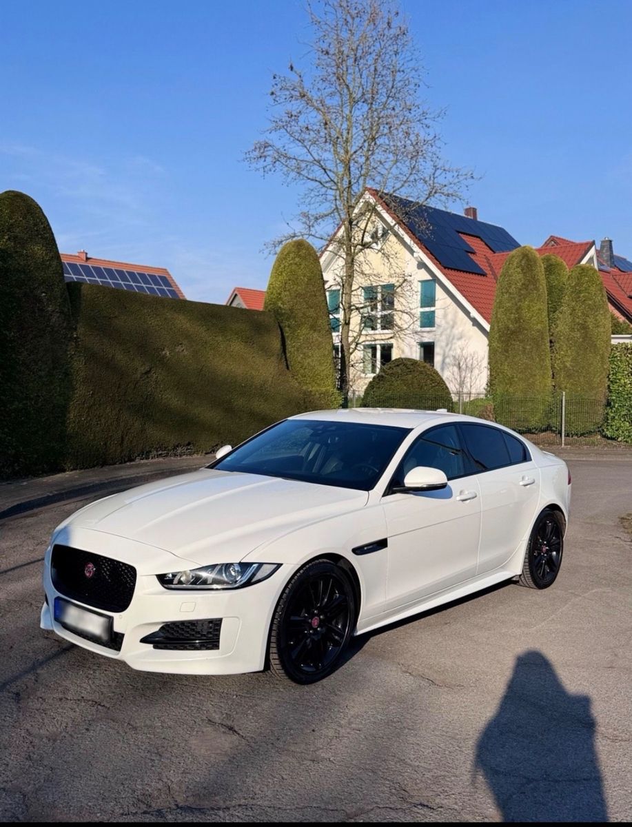 JAGUAR XE