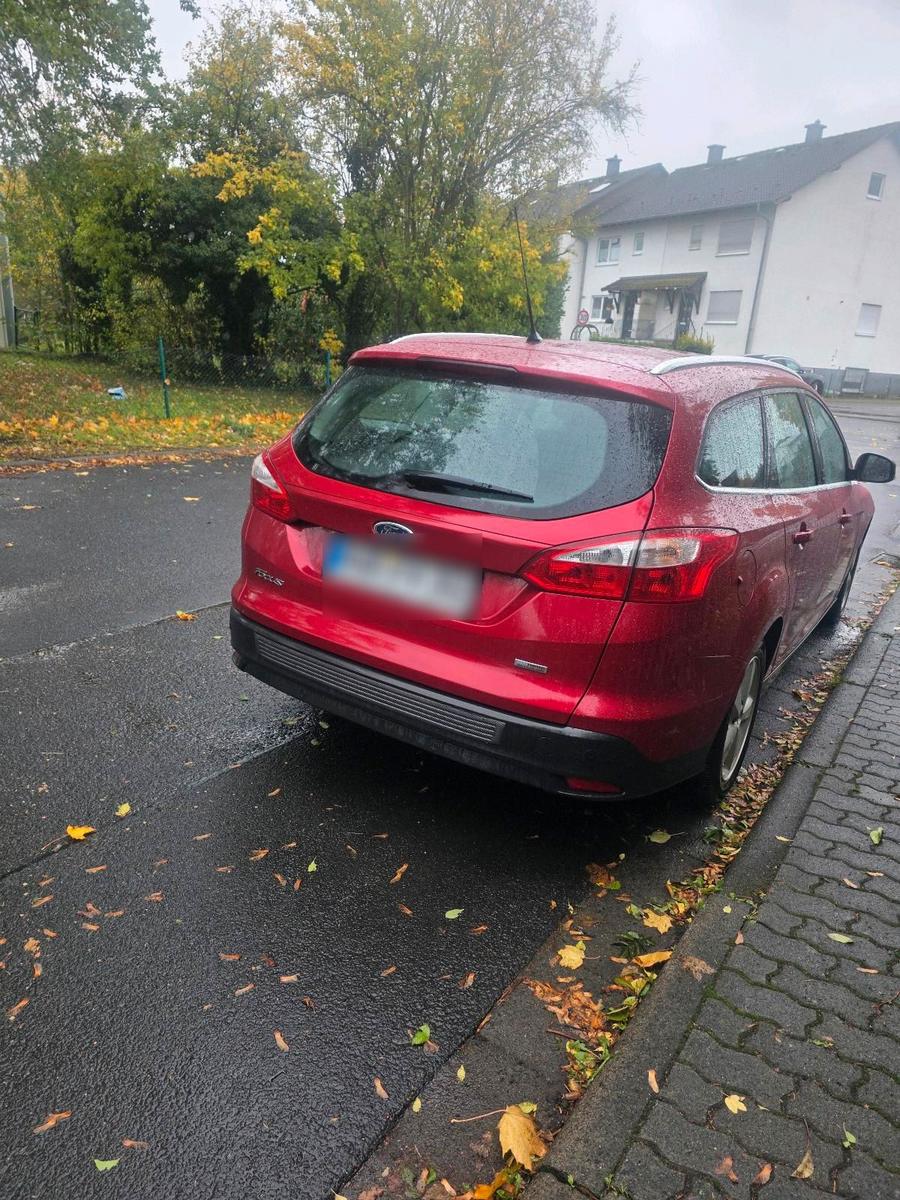 Ford Focus 2012 — interior