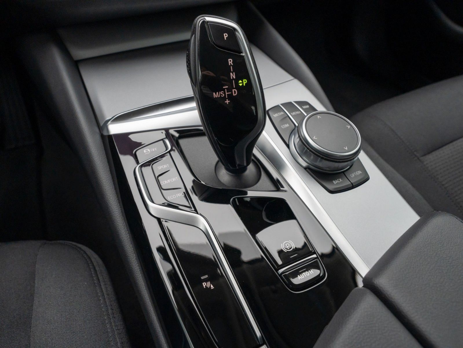 Fahrzeugabbildung BMW 530i Alarm DAB Kamera CockpitPro FernlichtAss