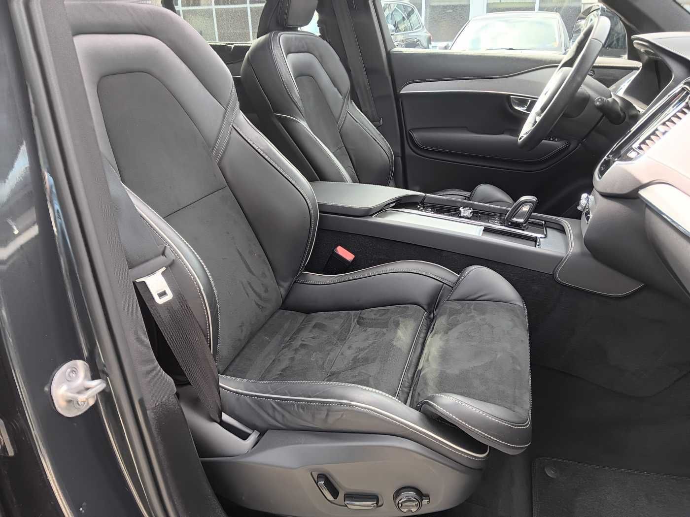 Fahrzeugabbildung Volvo XC90 T8 AWD R-Design Edition 'Glasdach, Akustikg