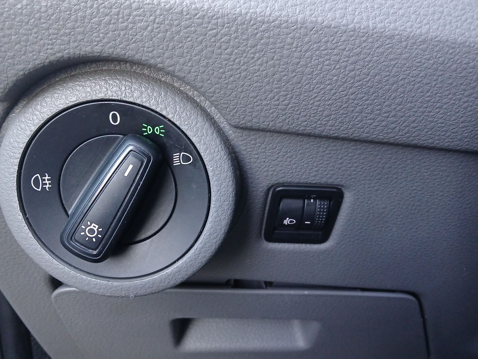 Fahrzeugabbildung Volkswagen T6 Transporter T6.1 TDI Kasten EcoProfi AHK Klim