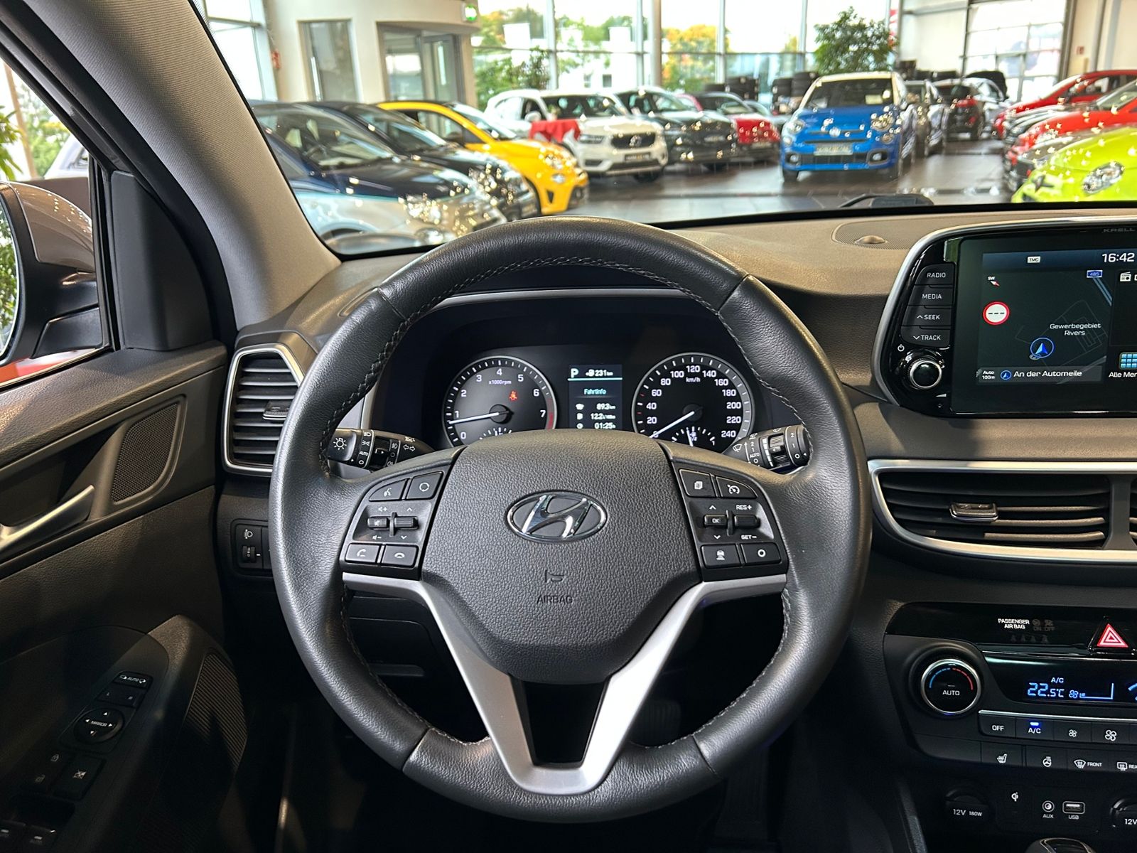 Fahrzeugabbildung Hyundai TUCSON Premium 4WD PANO AHK LED NAVI