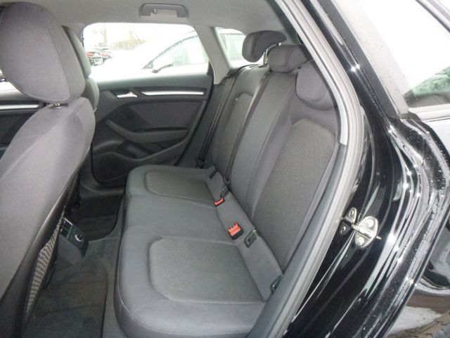 Fahrzeugabbildung Audi A3 Sportback 35 TFSI >AUT/NAV/Sitzheiz/Einparkh<