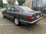 Mercedes-Benz 220 E 124 Automatik 3.Hand Schiebedach Oldtimer - Mercedes-Benz 220 in Gelsenkirchen