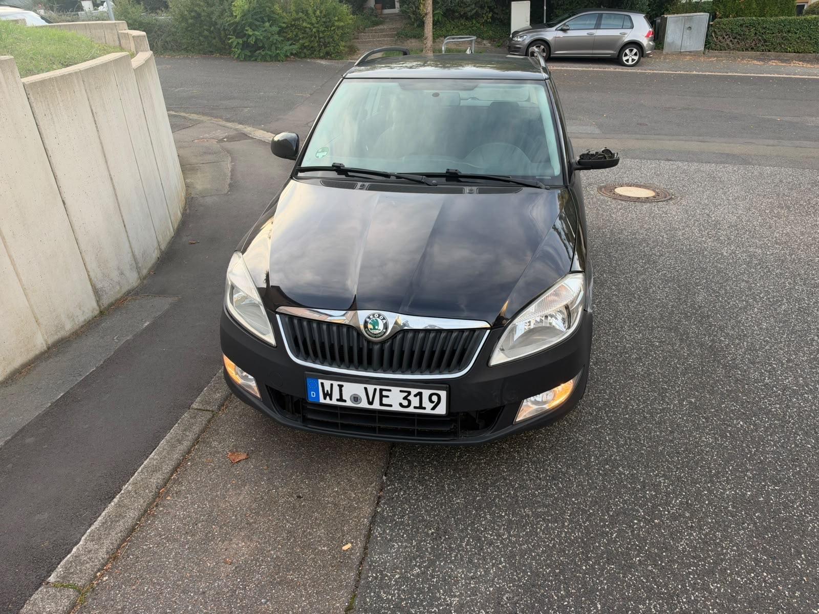 Skoda Fabia 2012 — rear view