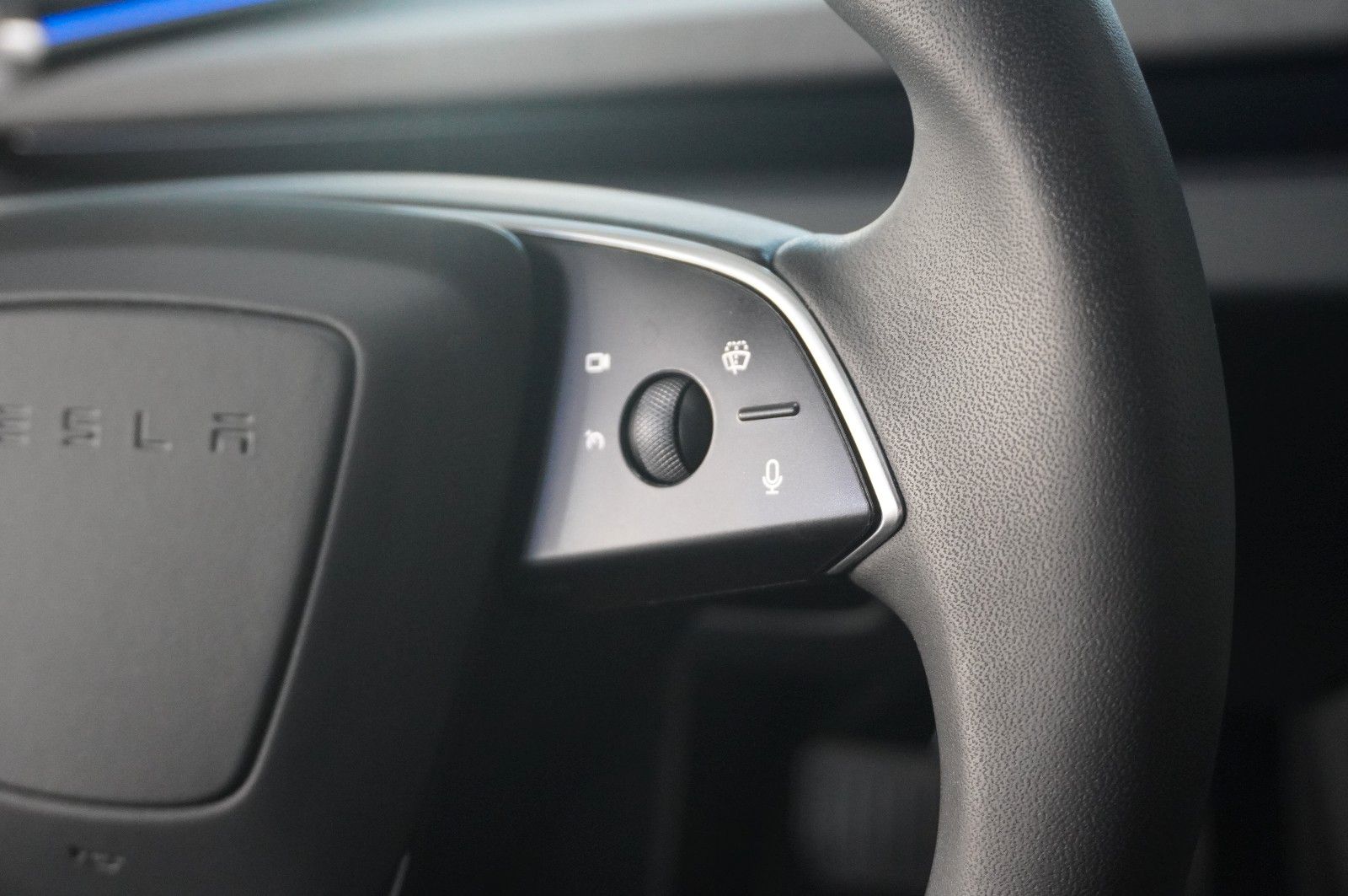 Fahrzeugabbildung Tesla Model 3 Standard Range RWD  NAVI/KAMERA/SH/PILOT