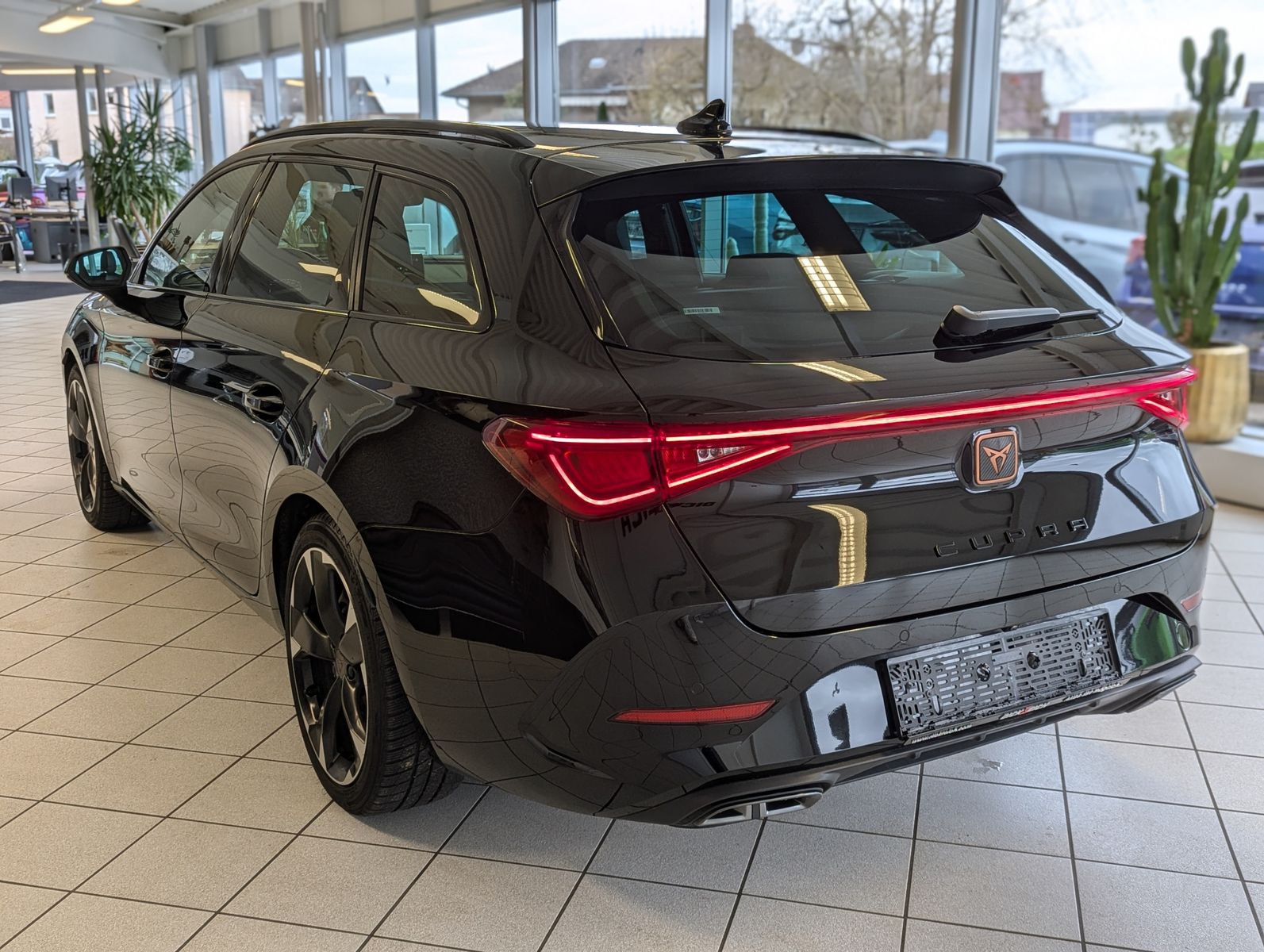 Fahrzeugabbildung CUPRA Leon 1.5eTSI DSG Matrix Cam Vision+ Full Link