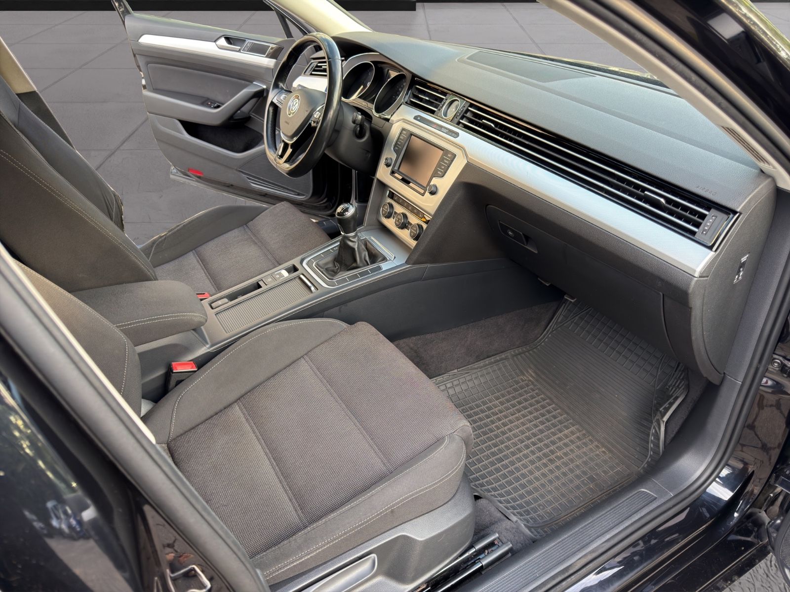 Fahrzeugabbildung Volkswagen Passat Variant Comfortline BMT/Start-Stopp