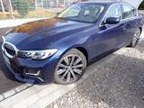 BMW 318 i Luxury Line Leder LED Navi Kamera AHK 8xRf - BMW: Xr