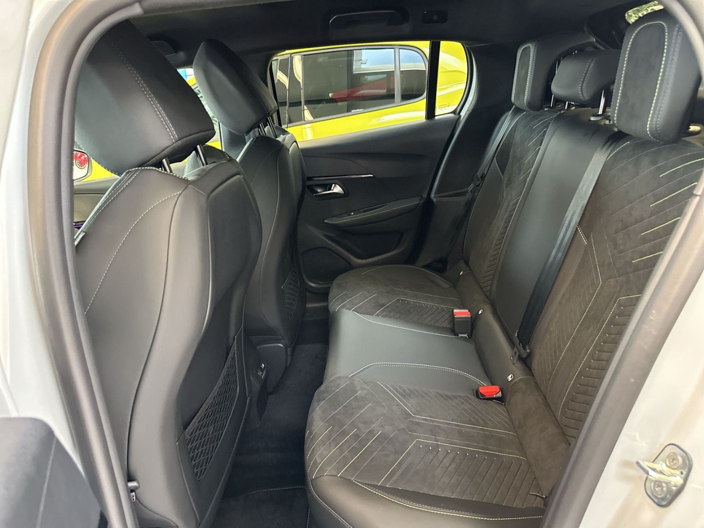 Fahrzeugabbildung Peugeot 208 GT Hybrid 110 e-DSC6 Navi ACC  CarPlay SHZ.