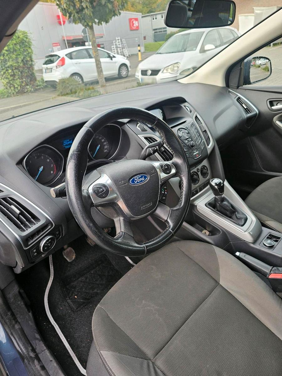 Ford Focus 2012 — photo 8